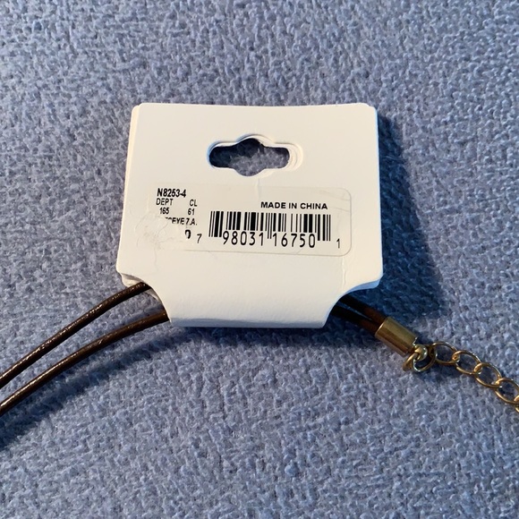 Studio works green necklace and earrings. - Picture 6 of 13